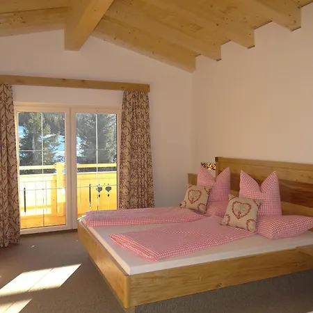 Berggasthof Schatzbergalm Apartamento *
